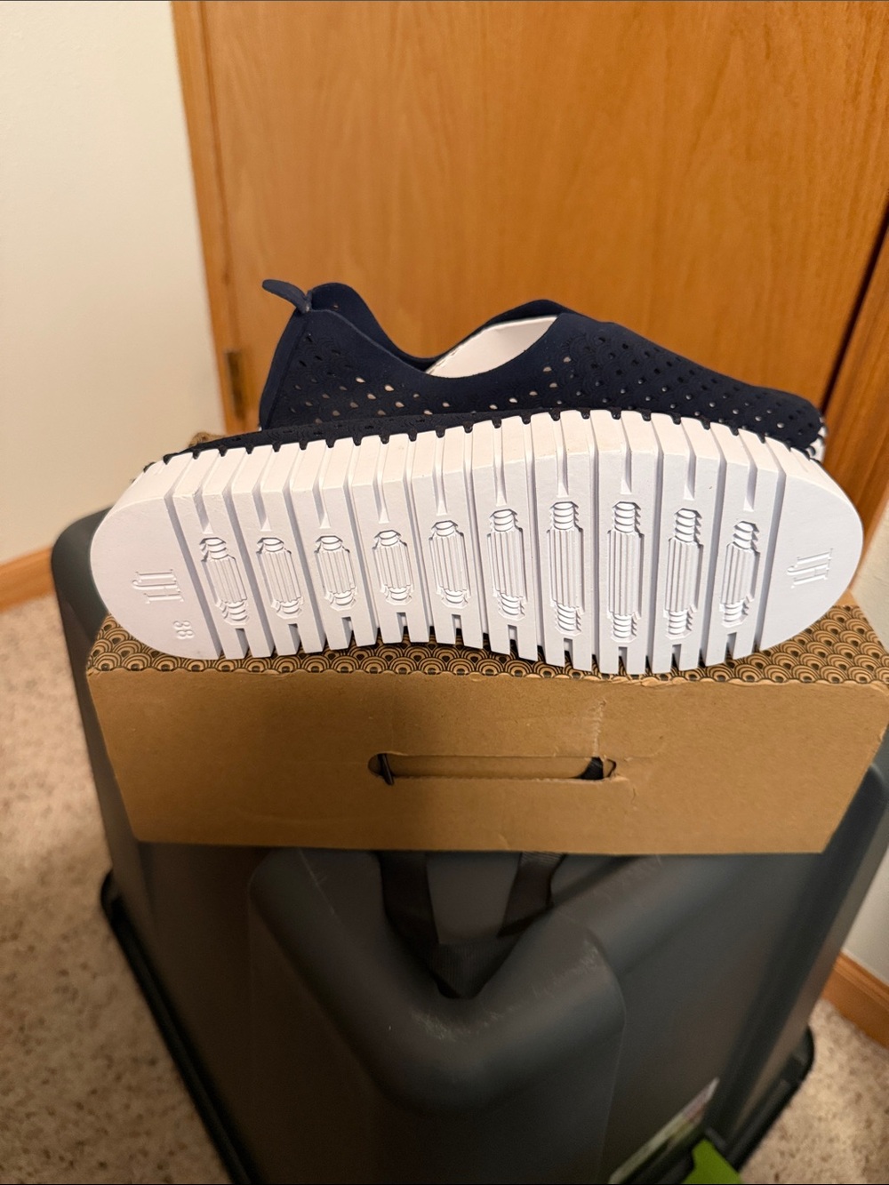 SUPER COMFORTABLE Ilse Jacobsen Dark Indigo Perforated Slip-On TULIP Sneakers - Picture 5 of 5